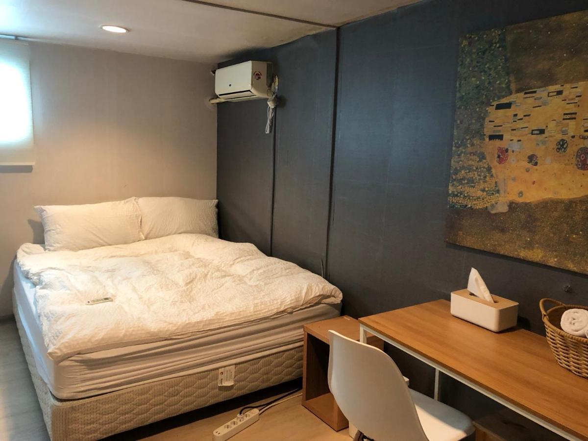 Chris Hostel Seoul Exterior photo