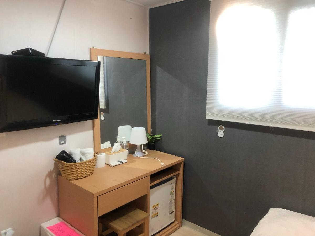 Chris Hostel Seoul Exterior photo
