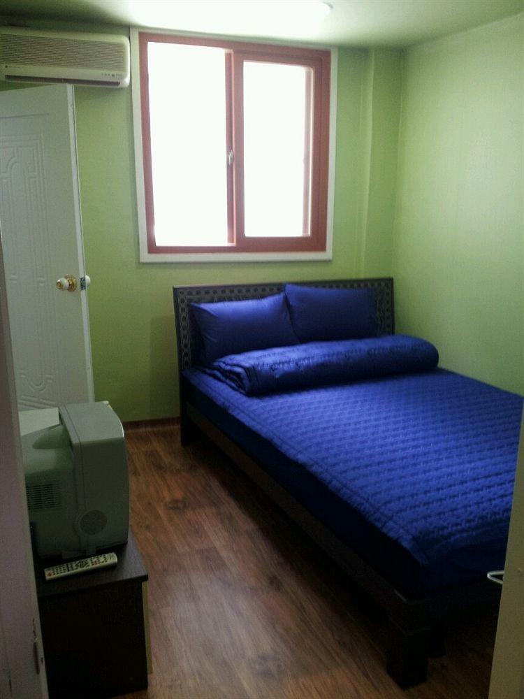 Chris Hostel Seoul Exterior photo
