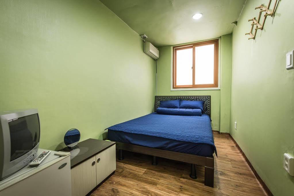Chris Hostel Seoul Exterior photo