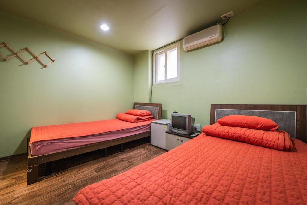 Chris Hostel Seoul Exterior photo