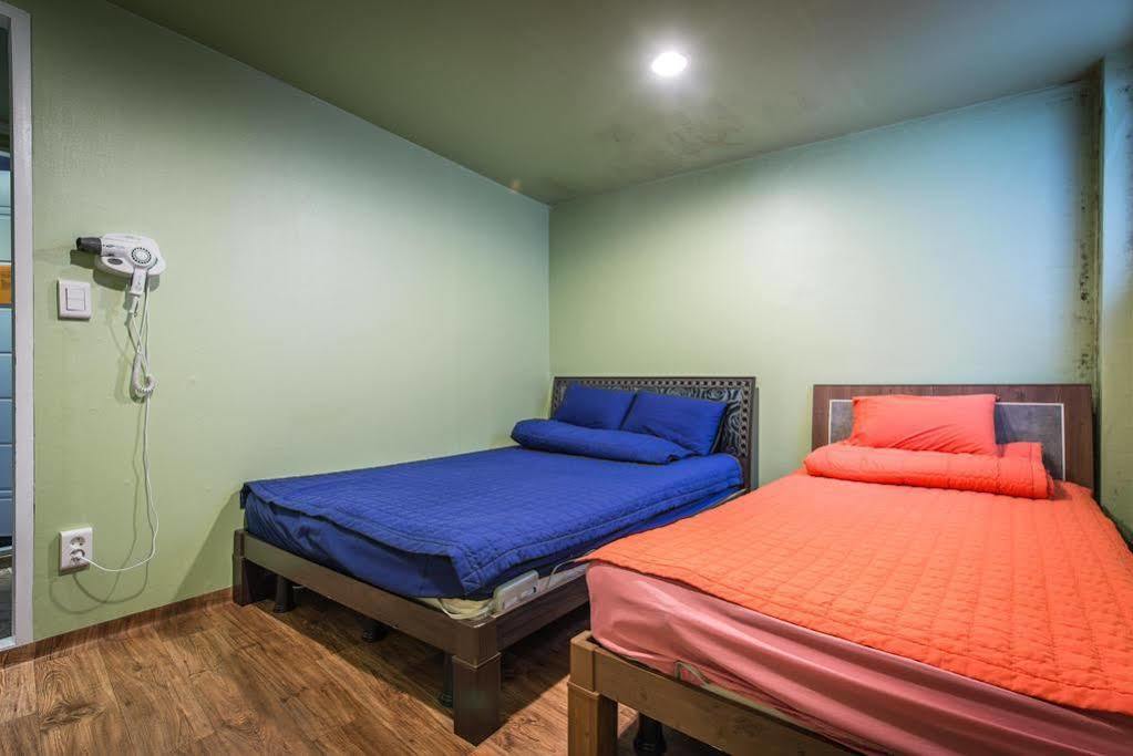 Chris Hostel Seoul Exterior photo